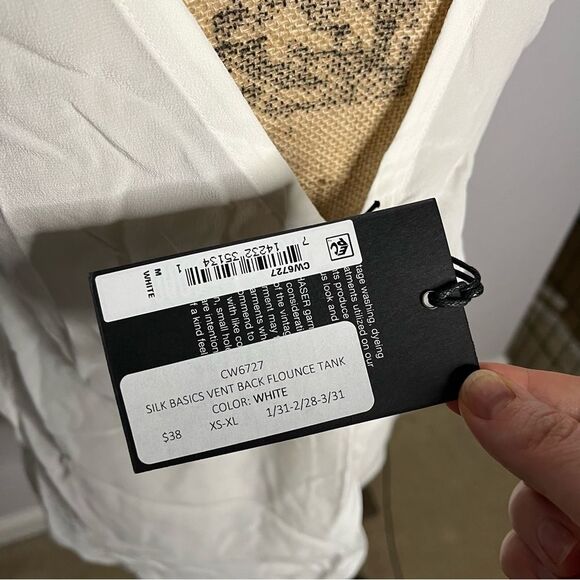 NWT Chaser Size M White Silk Basics Vent Back Flounce Tank Lightweight Sheer - Picture 5 of 8